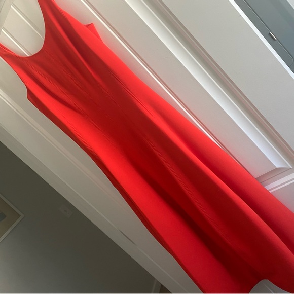 Halston Heritage NWT Sleeveless Scoop neck Red Fit-&-flare midi Dress size 4. - Picture 3 of 11